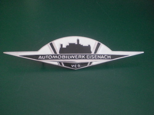 Emblem / Firmenzeich schwarz / weiß flach für die Motorhaube Wartburg 311 / 312 / 353  -  125010730