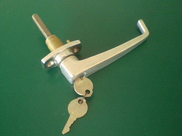Türgriff abschließbar mit 2 Schlüsseln für Framo / Robur LO / S4000 / H3A / Jeep P3    * 1210105950
