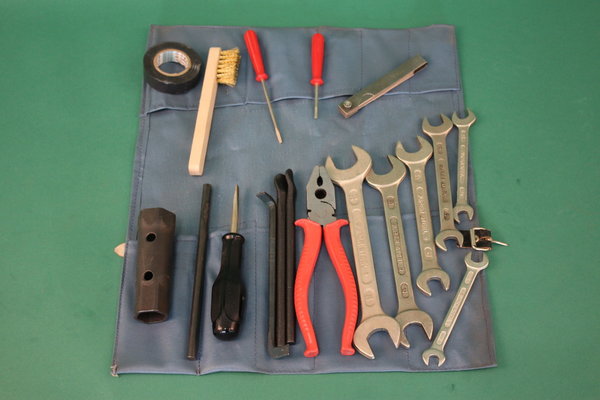 Werkzeugtasche / Bordwerkzeug / Werkzeugwickel kompl. mit Werkzeug original DDR MZ Simson *112080650