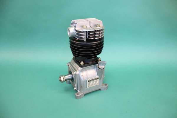 Kompressor / Kolbenverdichter HS1-40/70 mit Meßstab für den IFA W50 S4000 ZT300-303   -   9900456777