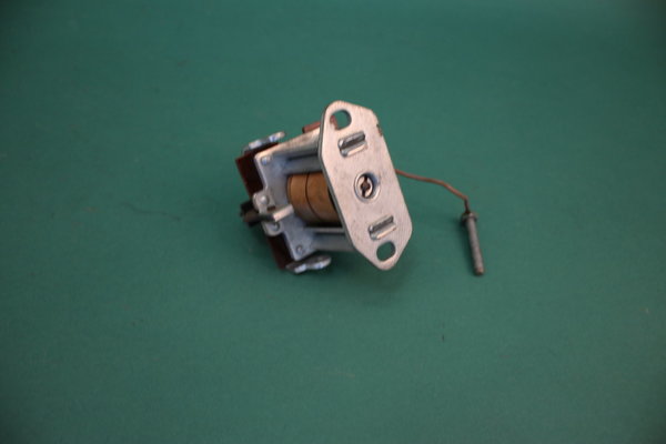 Magnetschalter KM54/z / Zugmagnet für den 24V Anlasser IM18 des IFA W50 / ZT300-303 - 9121007605