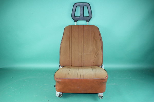 Vordersitz rechts / Beifahrersitz mit Kopfstütze und Sitzschienen für Wartburg 353 - 5305080104-g