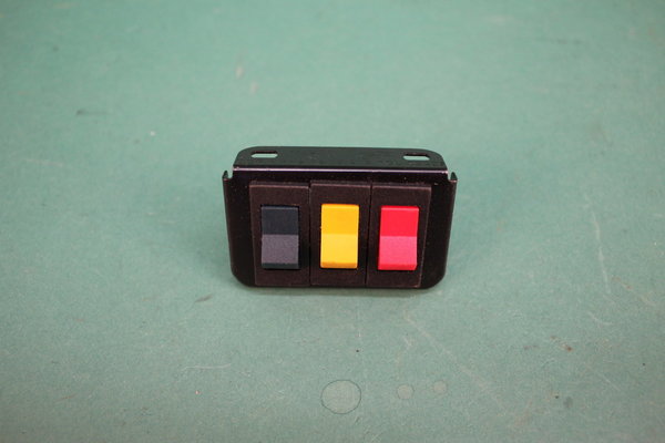 Schalterleiste / Kontrollarmatur mit farbigen Schaltern für Trabant Wartburg B1000 W50 Robur ZT323