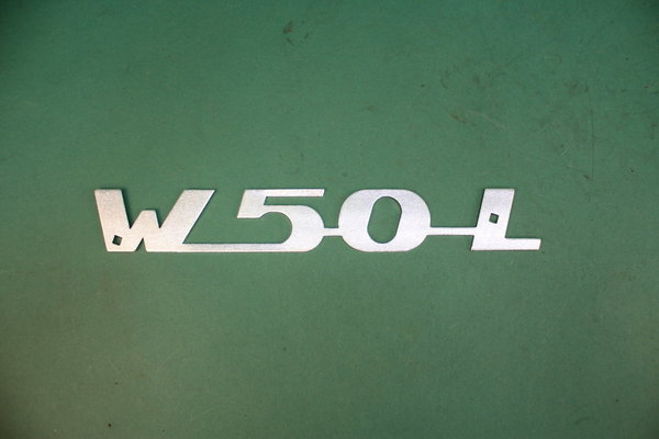 Schriftzug W50L an der Vorderklappe / Kühlergrill beim IFA W50   - 0651169003