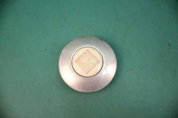 Hupenknopf / Signaldruckknopf beige in der Lenkradnabe beim IFA F8 / F9 und Framo - 3091137160