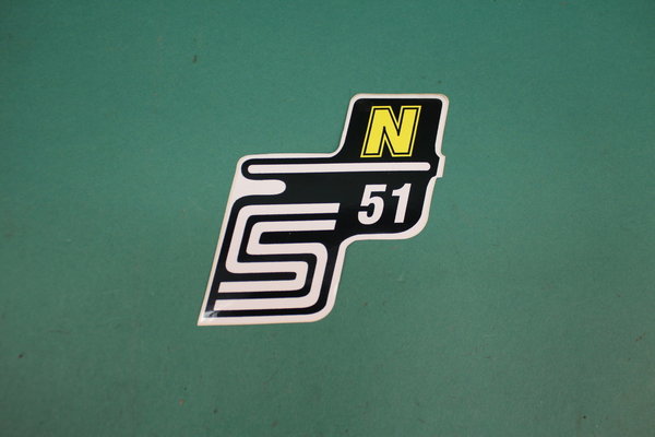 Schriftzug S51 N gelb für die Seitendeckel links oder rechts der Simson S51 N  *  48542