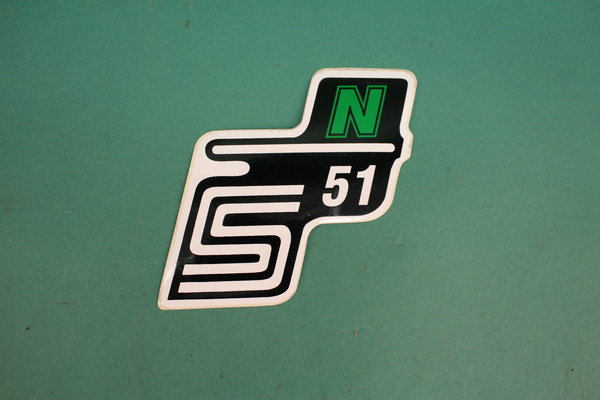Schriftzug S51 N grün für die Seitendeckel links oder rechts der Simson S51 N  *  48544